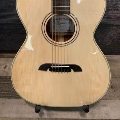 Alvarez Yairi FYM60HD Honduran Folk/OM Acoustic Guitar with case image 4