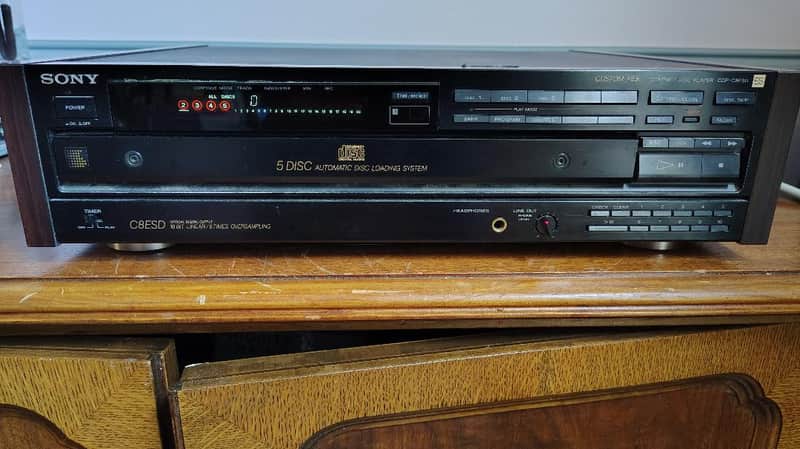 Sony flagship ES CDP-C8ESD 5-cd player in excellent condition, serviced -  2000's