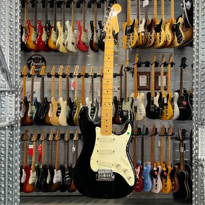 Fender   American Elite Stratocaster Black 1983 image 2