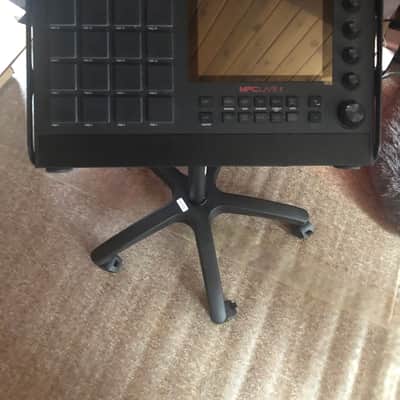 Akai MPC LIVE ll With 2Tb Hd Mpk mini iv Hard Carrying Case & Dust Cover image 4