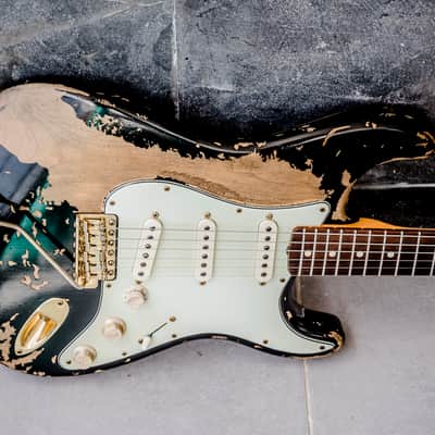 Fender Custom Shop ’60 Stratocaster Ultimate Relic, Masterbuilt by Jason Smith, Black with Gold HW image 2