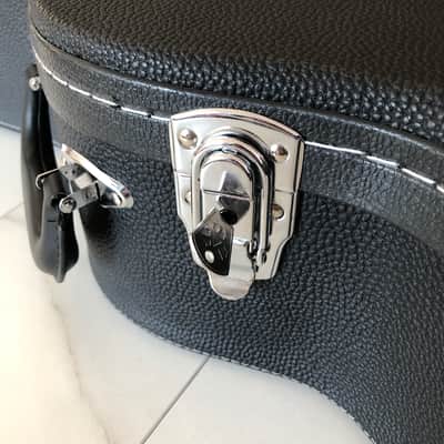 Lindo Hard Case Acoustic / Classical / Electro Guitar | Lockable | Plush-Lined | Inside Storage Pocket - Black Faux Leather / Tolex image 4