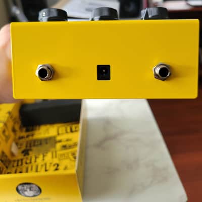 Electro-Harmonix / JHS Big Muff Pi 2 Third Man Records Yellow 2026 Bundle image 4