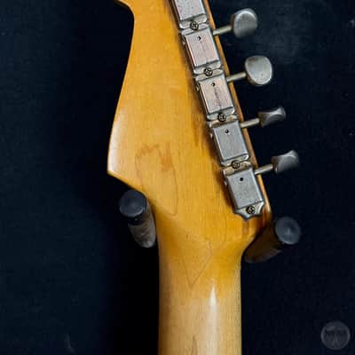 Fender Stratocaster from 1964 in sunburst finish with orignal case image 6