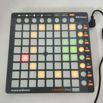 Novation Launchpad Mini MKI Pad Controller 2013 - 2015 - Black image 2