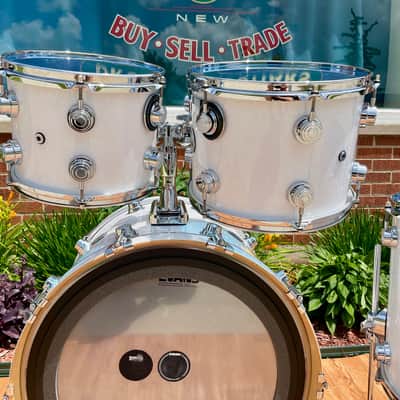 DW Collector's Series Pure Maple Standard 4pc Drum Set White Glass Glitter 22/10/12/16 image 14