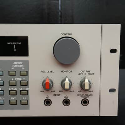 AKAI S950 Rare Classic 80's Vintage 12 bit LO-FI 2U Rack Sampler - 100V image 4