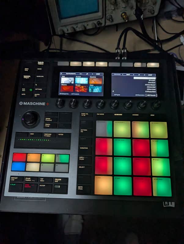 Native Instruments Maschine Plus | Reverb Canada