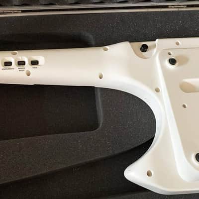 Roland AX-Synth white keytar synthesizer Guitar Keyboard Mint Condition + Hard Case image 7