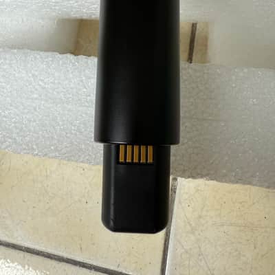 Shure AD2 Handheld Transmitter (G57: 470–616 MHz), worldwide shipping image 5
