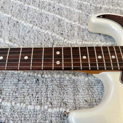 Fender American Ultra Stratocaster 2019 - Arctic White Pearl image 10