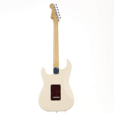 FENDER MExICO Vintera '60s Stratocaster with Pau Ferro Fingerboard in Olympic White [Mx21201387] (08/24) image 2