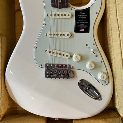 Fender American Vintage II 1961 Stratocaster  - Olympic White /8lbs. 0.2oz. #V2439455 image 3