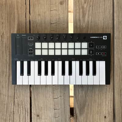 Novation Launchkey Mini 25 MIDI Keyboard Controller 2024 - Present - Black midi controller image 2