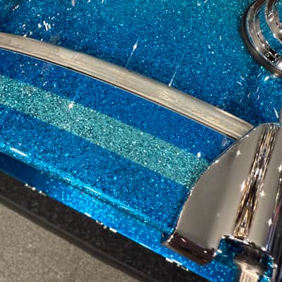 ~WOW!~ DW Collector's Series Maple/Mahogany 5-Piece 10/12/14/16/22 Drum Kit Set in Electric Blue Burst Glitz Lacquer with Chrome Hardware image 19