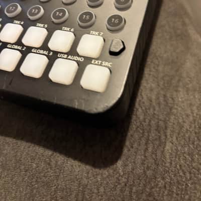 Sonicware SmplTrek Portable Production Sampler gently used image 7