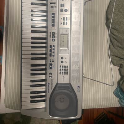 Casio LK-90TV 61-Key Key-Lighting Keyboard 2010s - Silver image 2