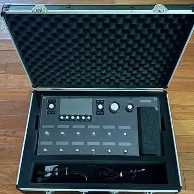 Line 6 Helix Floor 2015 - Present - Black WITH SCREENGUARD, PADDED HARD CASE image 2