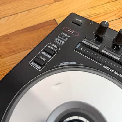 Pioneer DDJ-SR2 Portable 2-channel Controller for Serato DJ 2010s - Black image 3