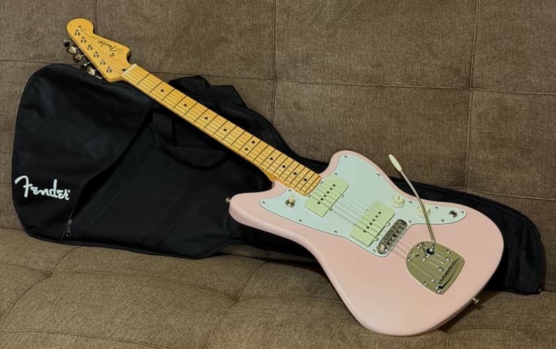 Fender MIJ Junior Collection Jazzmaster with Fender Gigbag - 2025 Model in Satin Shell Pink image 1