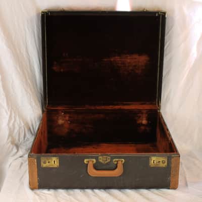 Black Italian Hard Case for Accordion 21.50" x 18" x 9.50" (54.50cm x 45.75cm x 24cm) image 2