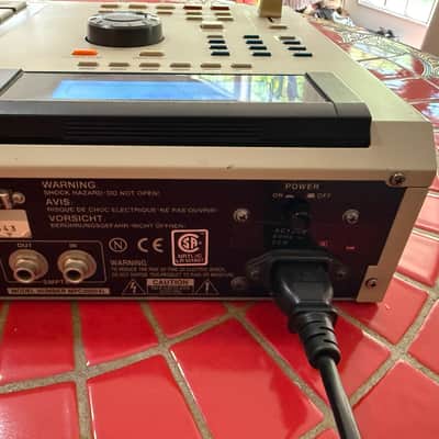 Akai MPC2000XL Excellent! New Screen - New Pad Sensors - Maxed RAM image 10