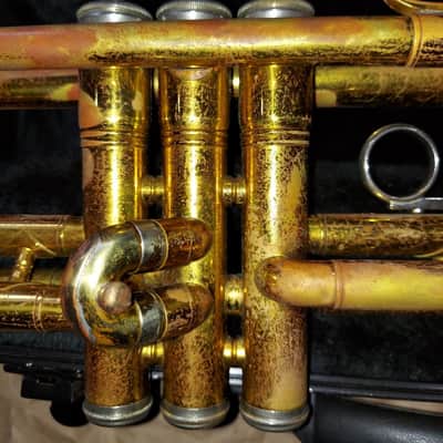 King Cleveland 600 Bb Trumpet, USA, Brass with Case, good and playable condition, but worn finish image 14
