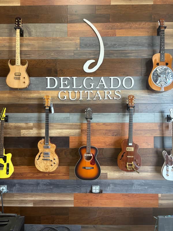 Guild M-240E Troubadour - Satin image 1