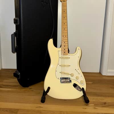 Fender American Pro Stratocaster Olympics White - Maple Neck image 2