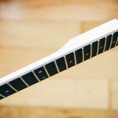 Stratocaster Neck – Maple & Rosewood | Unfinished | 21 Frets | Bone Nut image 10