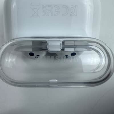 Samsung Galaxy Buds3 SM-R530 Wireless Earbud Headphones - White image 7