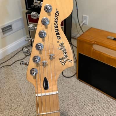 Fender Deluxe Roadhouse Stratocaster with Maple Fretboard 2016 - 2021 - Classic Copper image 2