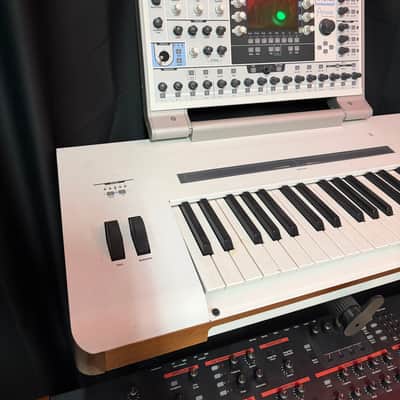 Arturia Origin Keyboard 61-Key Virtual Analog Synthesizer 2009 - 2015 - White image 4