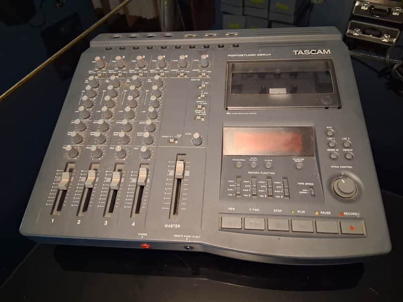 TASCAM 424 MKII Portastudio