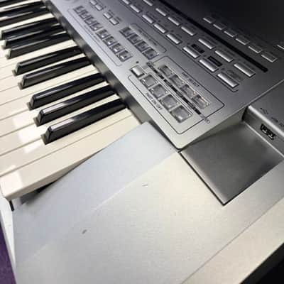 Yamaha Tyros 5 61 Key Workstation Keyboard - Silver