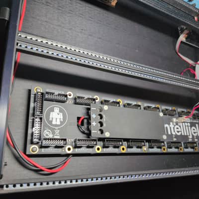 Intellijel 7U 84HP Stealth Black Powered Eurorack Synth Performance Case - Black image 7