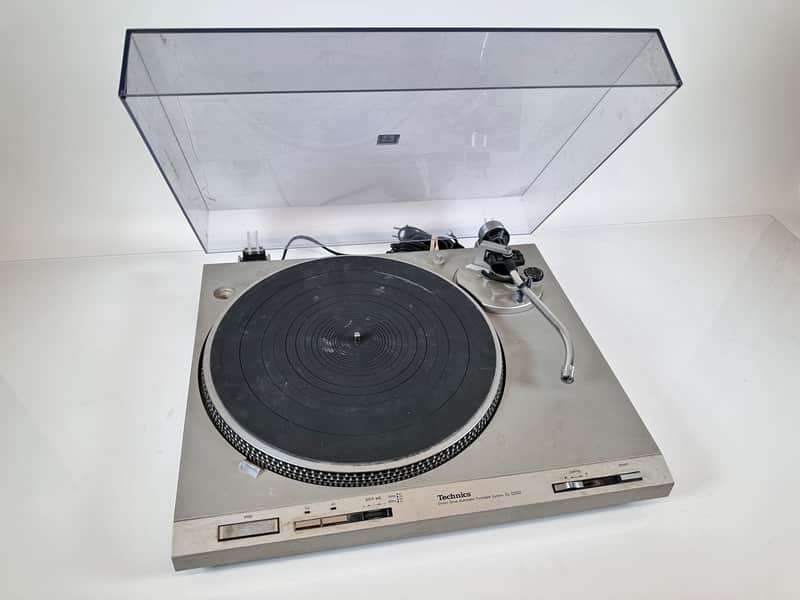Technics Model SL-D202 Vintage Direct Drive Turntable image 1