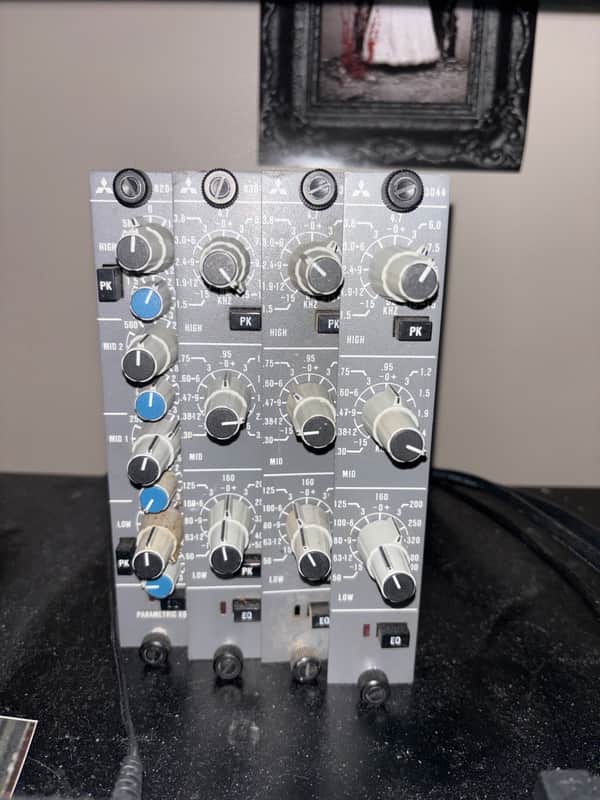 PAIR Quad Eight / Mitsubishi RARE VINTAGE CONSOLE EQS 83044 80s image 1