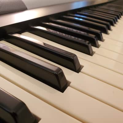 MUST SEE!!! YAMAHA DGX 520 (YPG 525) SEMI-WEIGHTED 88-KEY DIGITAL PIANO IN AMAZING CONDITION! image 11