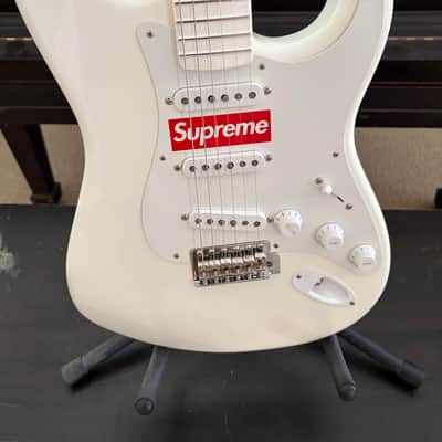 Fender Limited Edition Supreme Stratocaster 2017 - White image 2