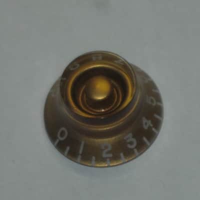 TWO very lightly used genuine Gibson Gold TOP HAT Knobs (ONLY 2 of the 4 knobs from PRHK-020 set are for sale) TOP Edge of ONE OF THE KNOBS has two very short very light nick image 10