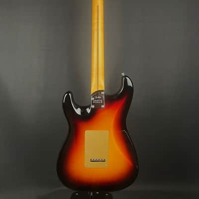 Fender American Ultra II Stratocaster 2025 - 3 Tone Sunburst image 5
