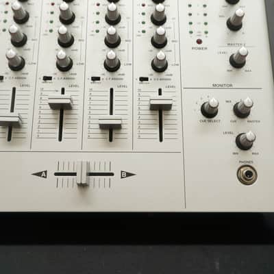 Vestax VMC-004 Four Channel DJ Mixing Controller image 3