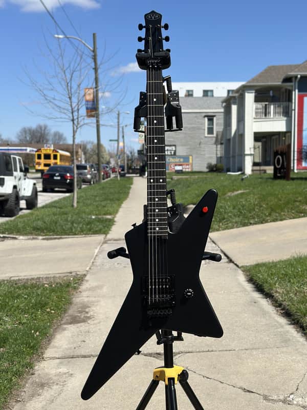 EVH Limited Edition Star w/ bag - Stealth Black image 1