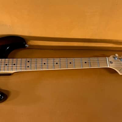 Fender American Standard Stratocaster with Maple Fretboard 1998 - 2000 - 3-Color Sunburst image 2