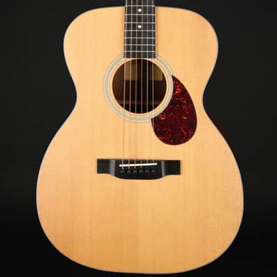Eastman E1OM Traditional in Natural Truetone Satin with Gig Bag image 1