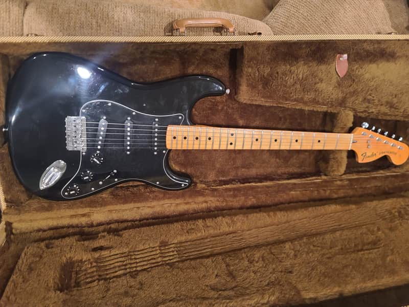 1976 Fender Stratocaster, Maple Fretboard 1971 - 1977 Black image 1