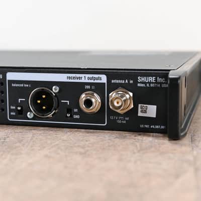 Shure UR4D Wireless Receiver w/ two UR1 Bodypack Transmitters - H4 Band CG0077F image 9