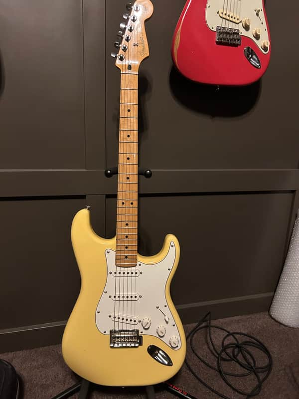 Fender Player Stratocaster with Maple Fretboard 2018 - 2024 - Buttercream image 1