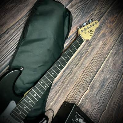 East Rock 39 inch Full Size Electric Guitar Kit for Beginner Starter with 10w Amplifier, Bag, image 5